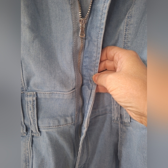 NWT Paige Songbird Meg Light Denim Long Sleeve Zip Up Romper Womens Size 4 - Picture 5 of 11